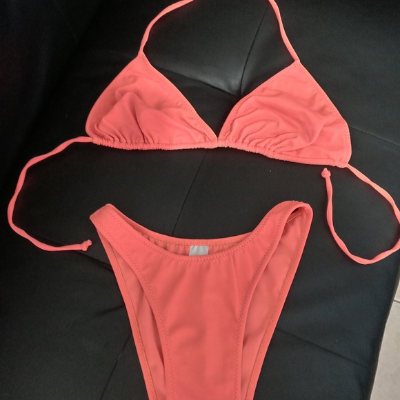 Various string and regular bikini swimsuits - Picture 2 of 5